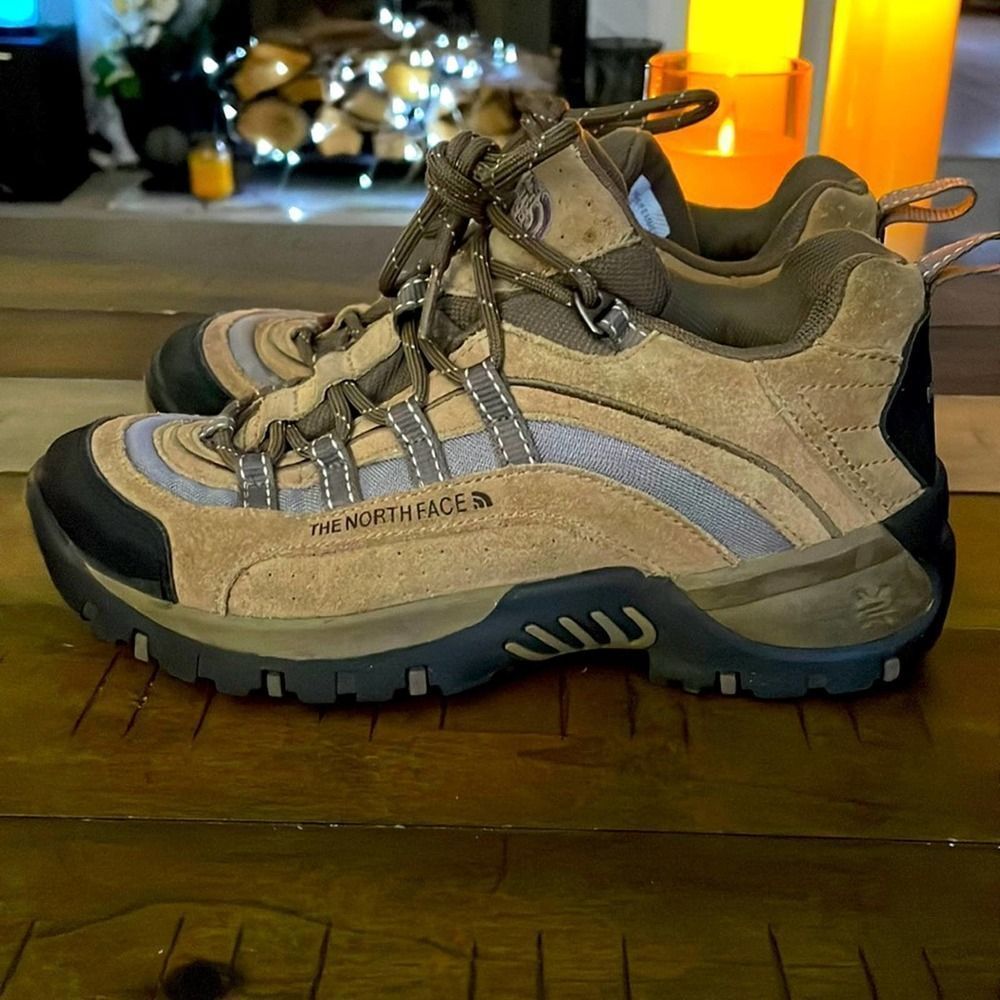 The Northface Sz 7.5 Tan lace up sneakers - Picture 7 of 7